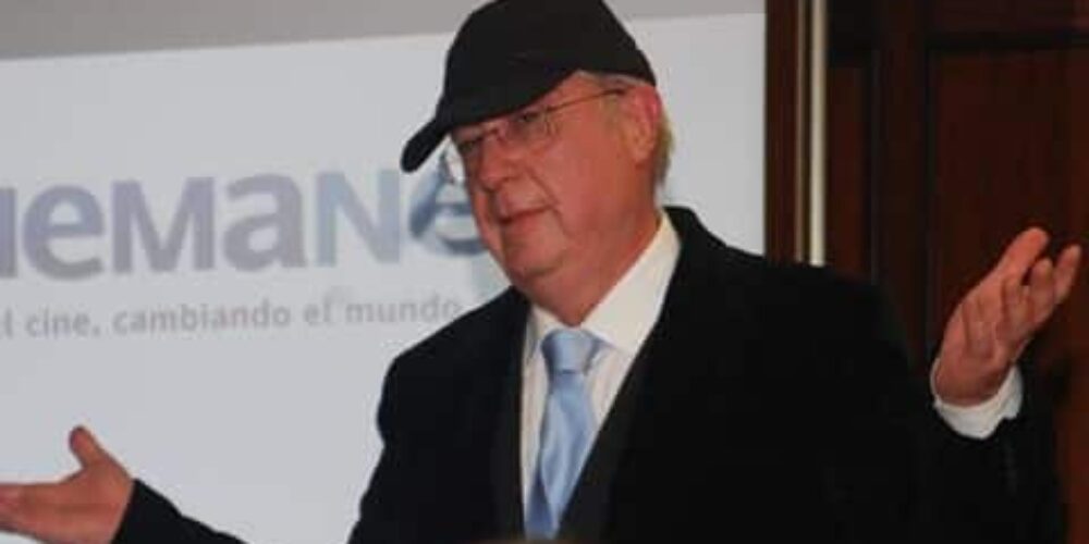 El director Rafael Gordon gana la Ola de Oro de los Premios “Familia”